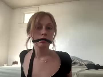 Naked cam girl kennixolee22 image #3940433