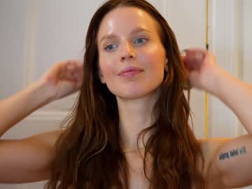 Naked cam girl ellaa91 image #2774804