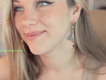 Naked cam girl mia_milagros image #2119096
