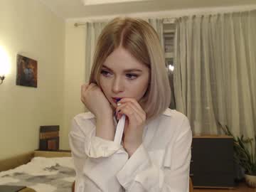 Naked cam girl yvaine777 image #823628