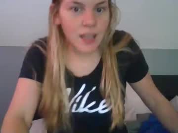 Naked cam girl candycane449 image #2882490