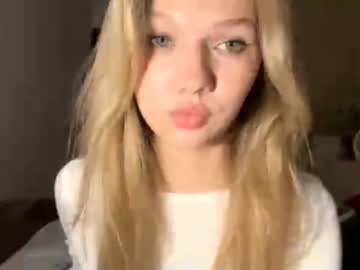 Naked cam girl sultry_dreamer_4ever image #4077253