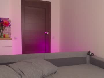 Naked cam girl roshelle_xxx image #1722318