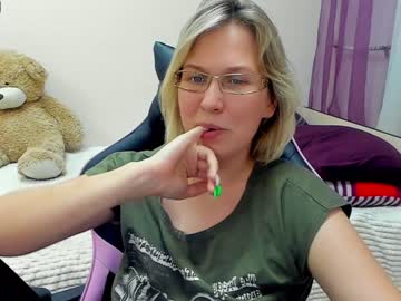 Naked cam girl babe_moon image #2340373