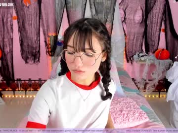 Naked cam girl little_effy18 image #2906080