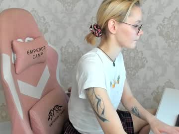 Naked cam girl blondyliluu image #4041111