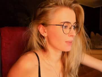 Naked cam girl linellali image #2933155