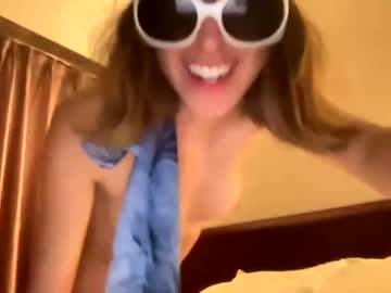 Naked cam girl collegemysterygirl image #1113326