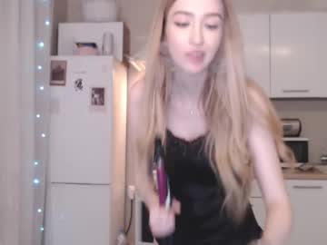 Naked cam girl gudeeetama image #207424