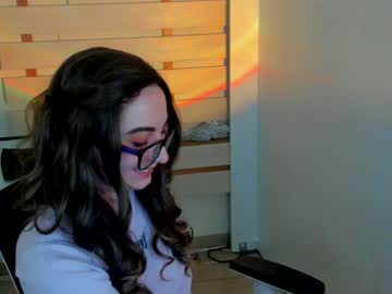 Naked cam girl emilia_clark_ image #4046573