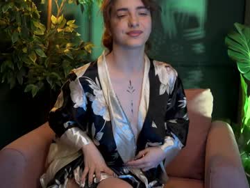 Naked cam girl yours_lola image #1290384