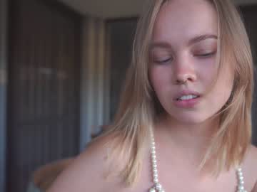 Naked cam girl bibi_it_is image #3899361