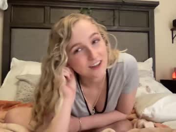 Naked cam girl peachezzs image #3225225