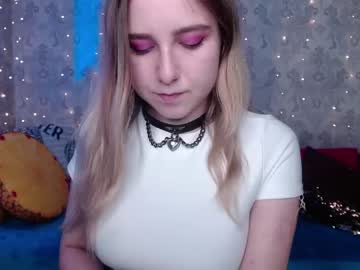 littlee_cherry1 naked cam