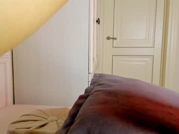 Naked cam girl lean_lie image #3592460