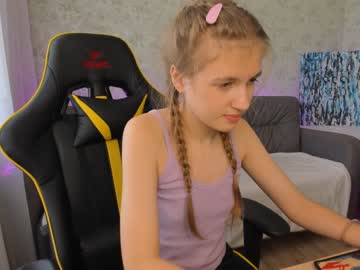 Naked cam girl nelly_mine image #2509425