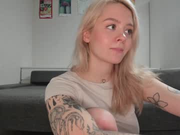 Naked cam girl honey_sunshine image #2131650