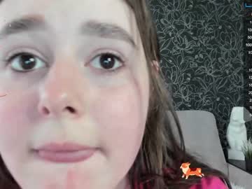 Naked cam girl emilia_me image #1209711