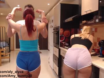Naked cam couple aly_alyce image #2945122