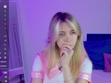 oliviamur1 naked cam