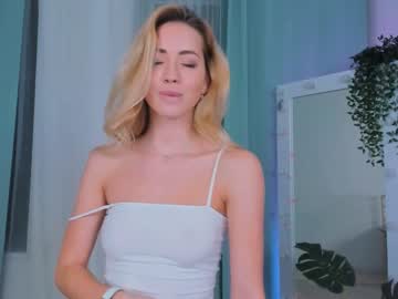 Naked cam girl emmi_rosee image #1232276