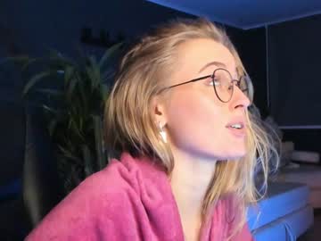 Naked cam girl linellali image #2855982