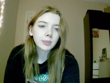 lilllylovyou naked cam