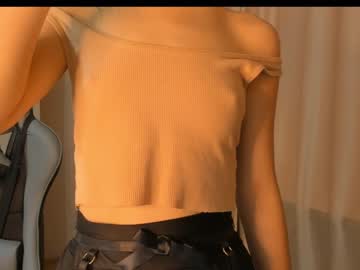 Naked cam girl akino_17 image #42360