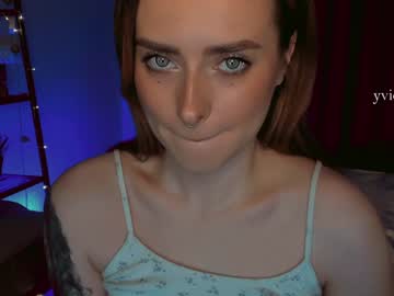 Naked cam girl _yvie_ image #1030373