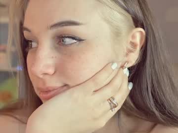 Naked cam girl mia_milagros image #1536927