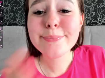 Naked cam girl emilia_me image #1216571