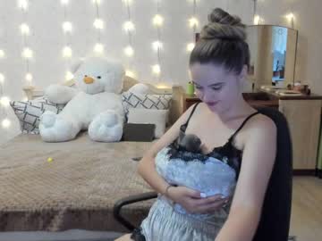 Naked cam girl emmika_ image #2389305