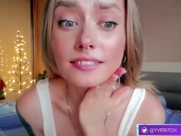 Naked cam girl _yvie_ image #3219810