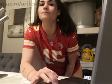 Naked cam couple ari_lovexo image #3551831