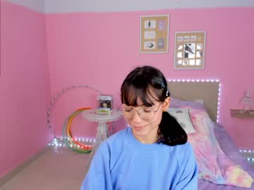 Naked cam girl little_effy18 image #2519660