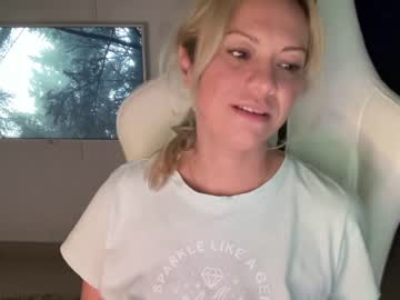 Naked cam girl kiradivine image #2775889