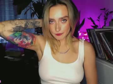 Naked cam girl _yvie_ image #2695044