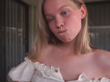 Naked cam girl bibi_it_is image #3547677