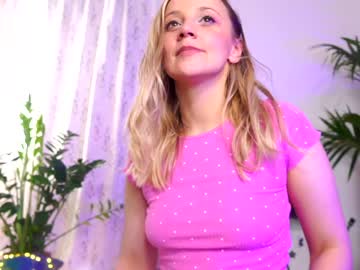 Naked cam girl juicyandthepussyblvd image #1401273