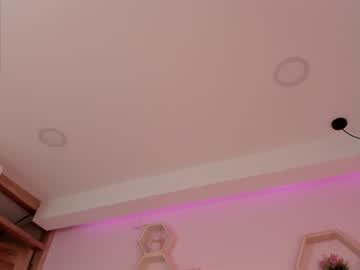 Naked cam girl bella_adams_ image #1336471