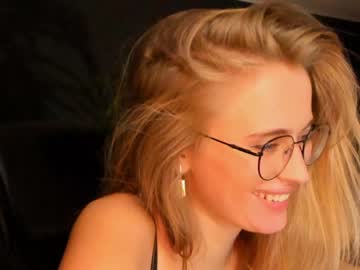 Naked cam girl linellali image #2913056