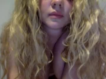Naked cam girl collegecutie121 image #1614545