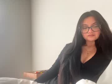 petiteasiant naked cam