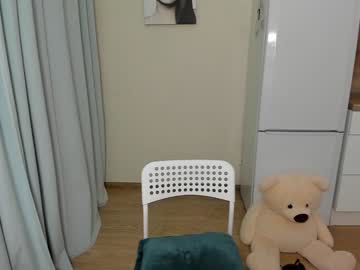 Naked cam girl yana_squrel_22 image #3133211
