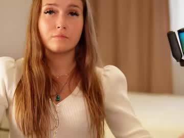 Naked cam girl elvinagallamore image #4032192
