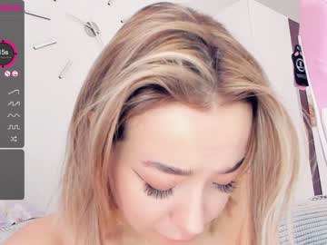 Naked cam girl miolimm image #1157602