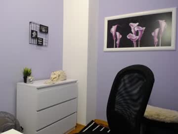 Naked cam girl camille_iam image #3398386