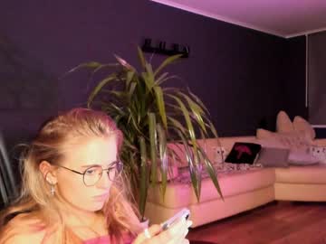 Naked cam girl linellali image #2933844