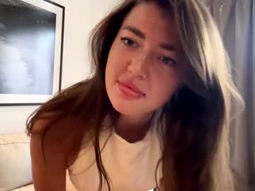 Naked cam girl skyluna69 image #4045343