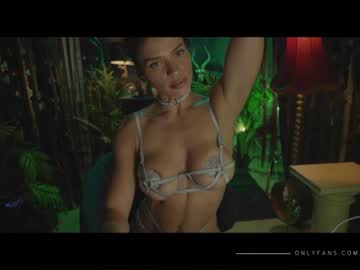 Naked cam girl lucieoude_ image #2577612